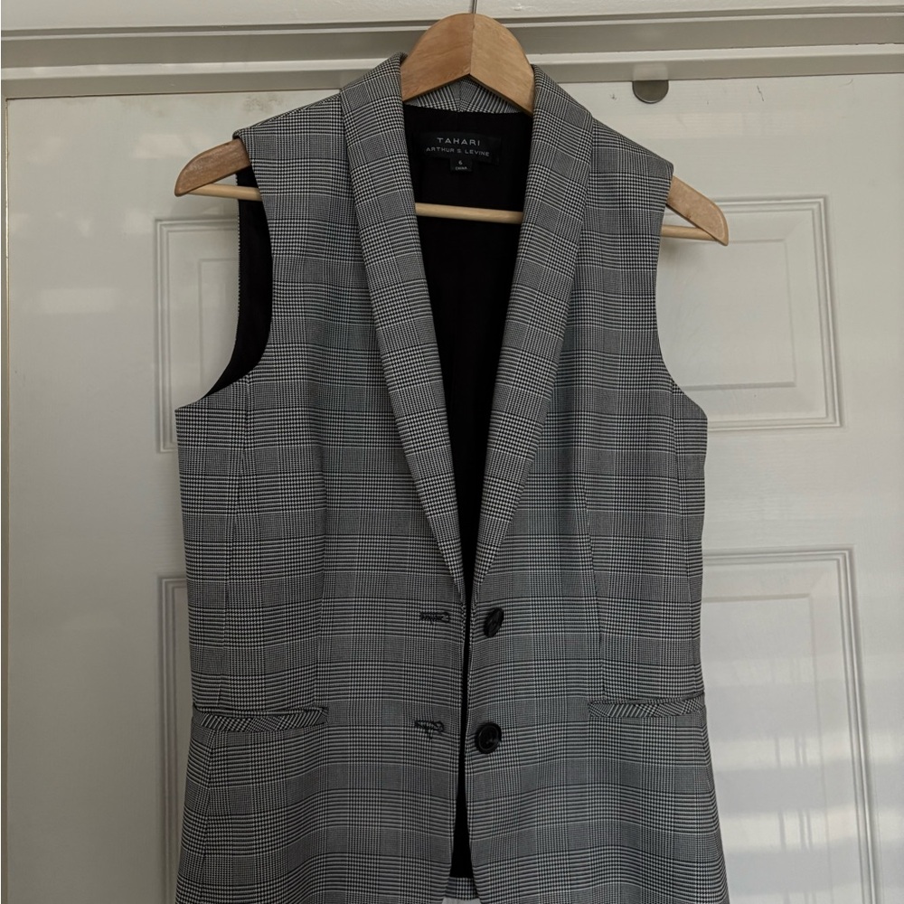 Tahari Arthur S. Levine Black and White Blazer - Picture 2 of 4